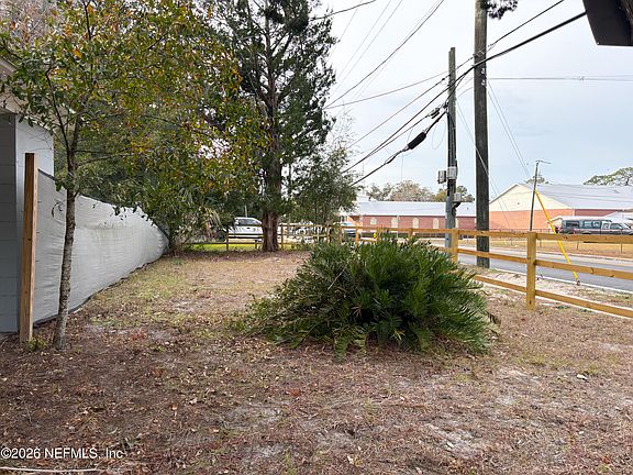 5th image of 100 HUSSON Avenue