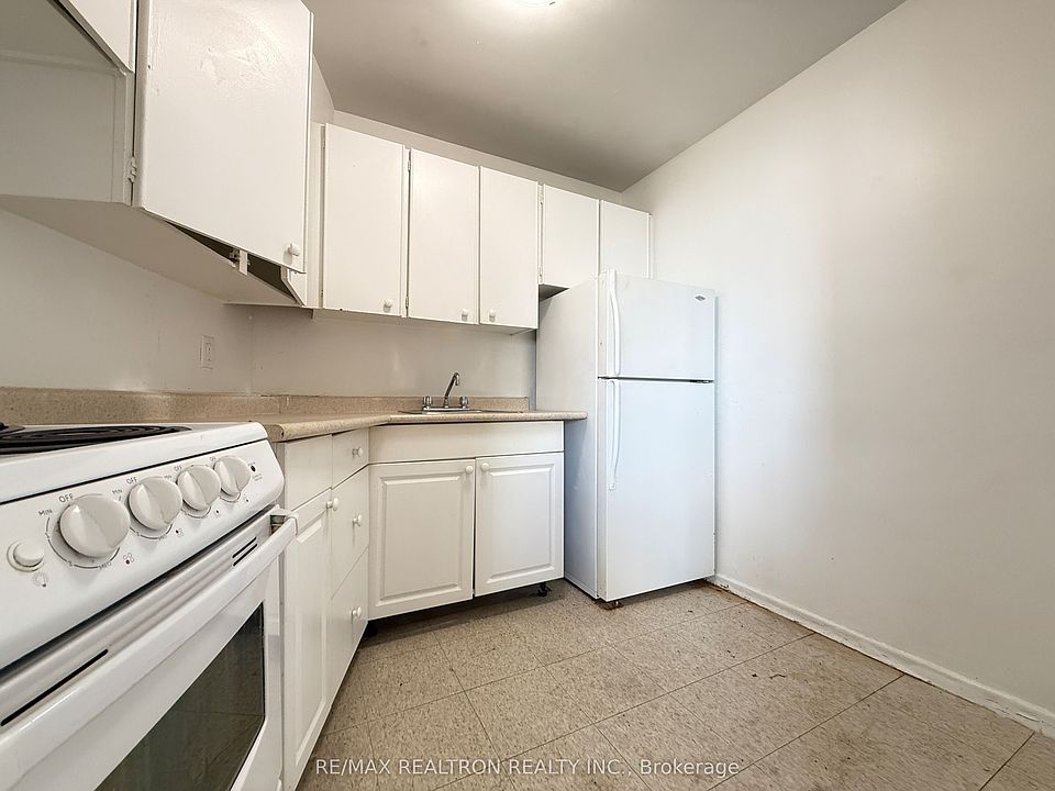 2nd image of 500 Dawes Rd #701