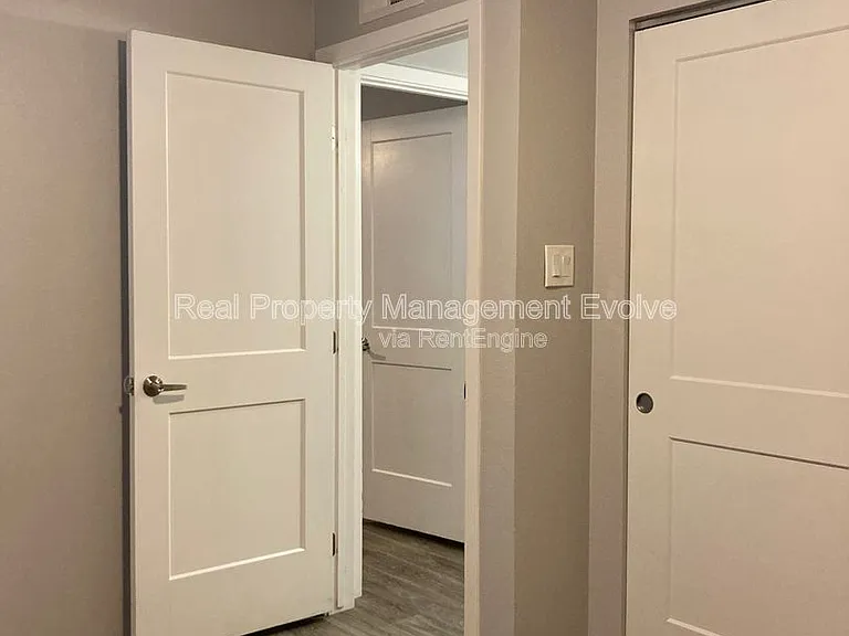 908 W 2nd St #6 — Photo 8