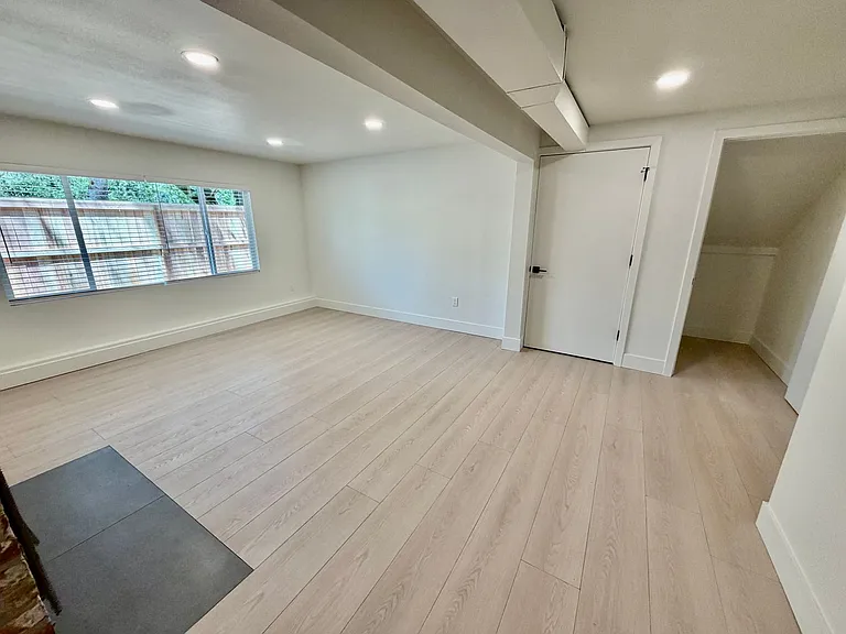 7407 SW 36th Ave — Photo 36
