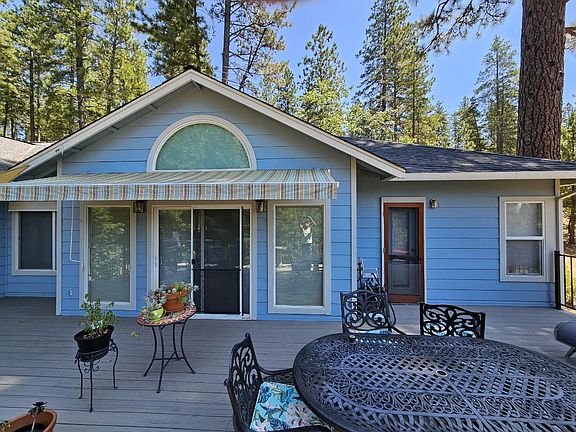 Back deck (no outdoor furniture are included in rental agreement)