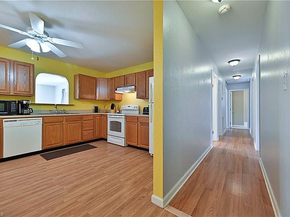 3rd image of 3853 Hoffman St