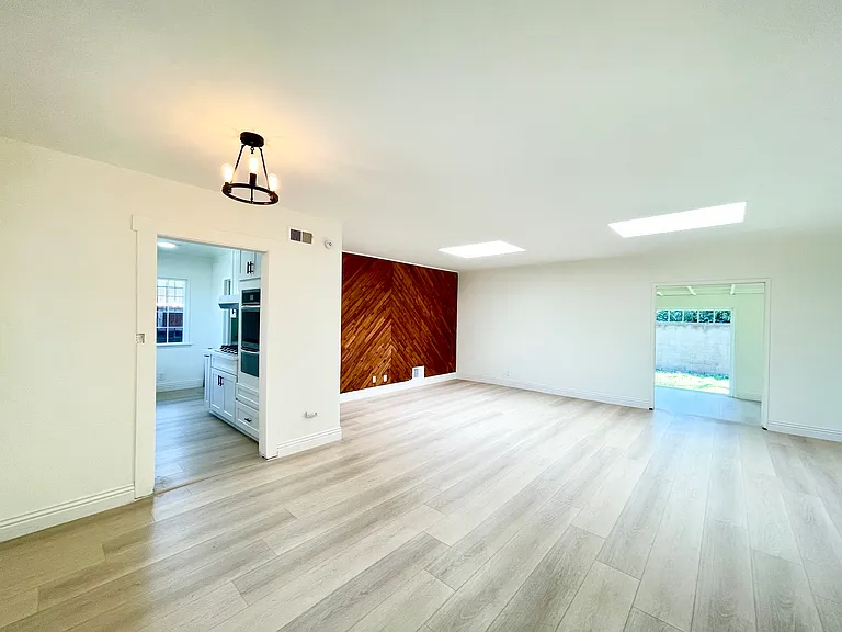 13708 Purche Ave — Photo 9