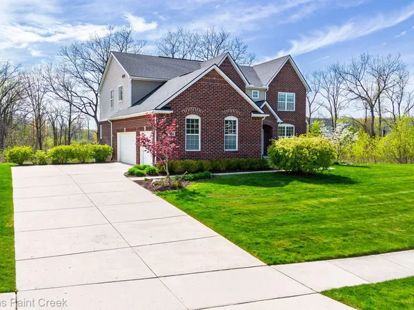 894 Wynstone Cir N, Oakland, MI 48363