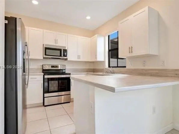 11068 W 33rd Ct #Townhouse 11068, Hialeah, FL 33018