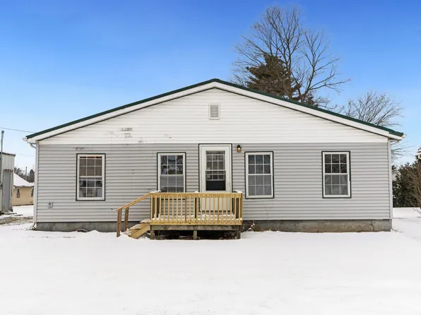 504 7th St, Howe, IN 46746