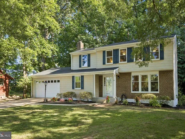 16017 Fairway Dr, Dumfries, VA 22025