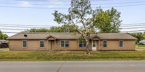 3 bed, 2170 sqft, $1,350 — Photo 1