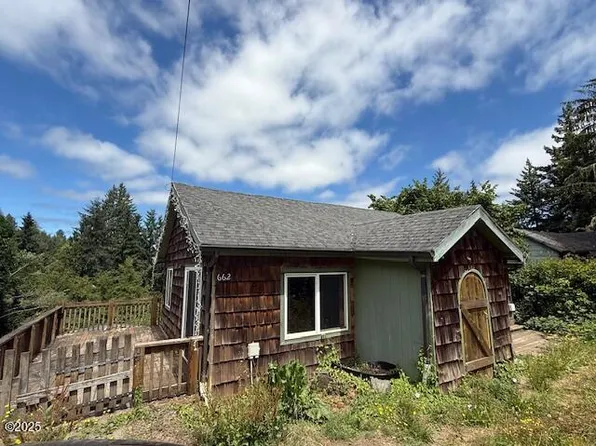 662 NE 8th Pl, Toledo, OR 97391