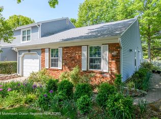 75 Oak Ln, Eatontown, NJ 07724