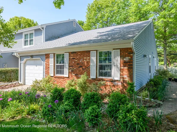 75 Oak Lane, Eatontown, NJ 07724
