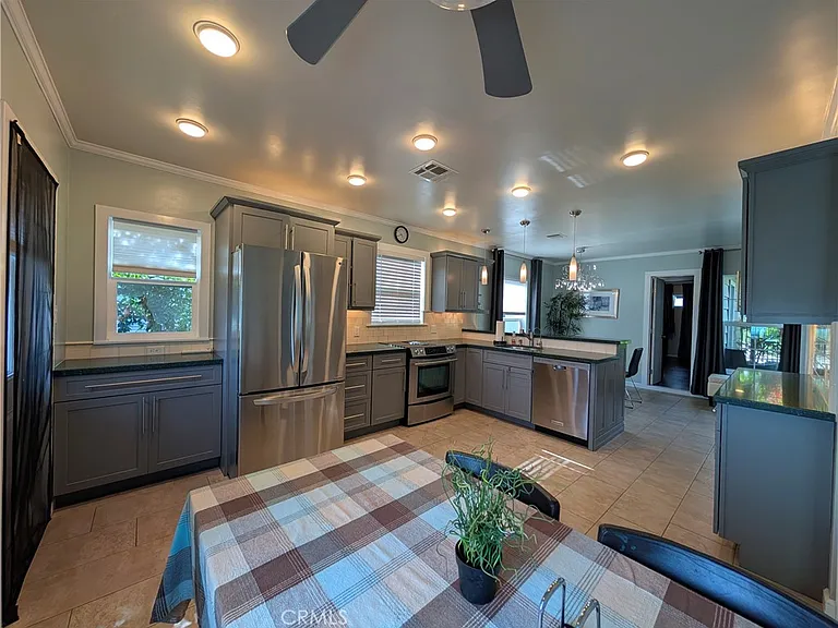 2828 Henrietta Ave — Photo 44