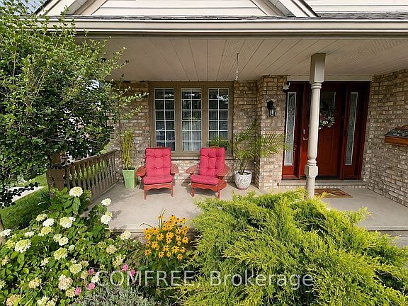 2nd image of 10 Sinclair Cres