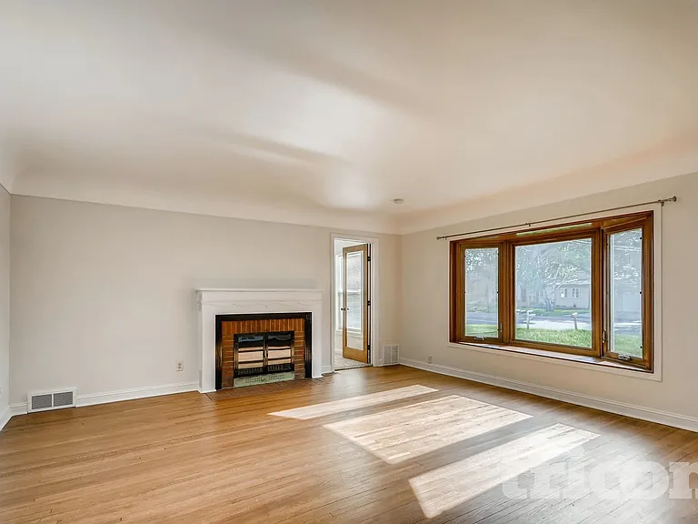 2545 Edgerton St — Photo 2
