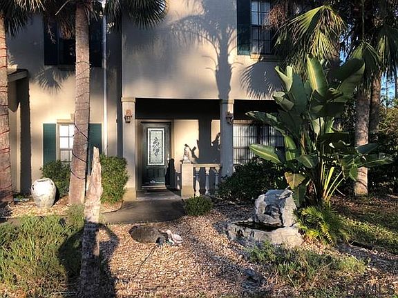 3rd image of 4 Larchmont Pl