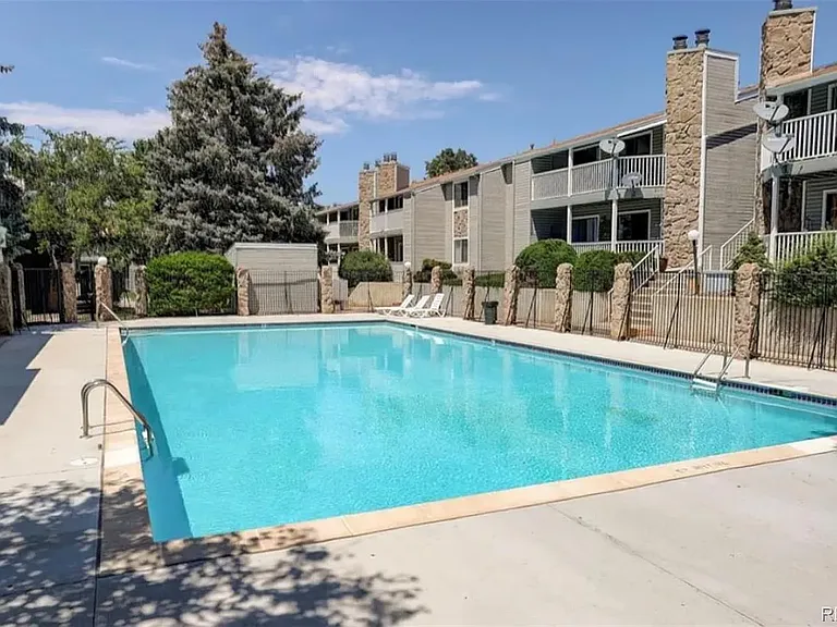 910 S Walden St #206 — Photo 2