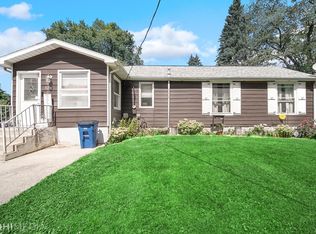 8267 E Elm Ln, New Carlisle, IN 46552