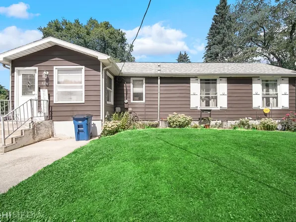 8267 E Elm Ln, New Carlisle, IN 46552