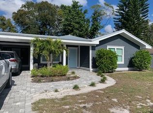 2557 Pelican Dr, Sarasota, FL 34237