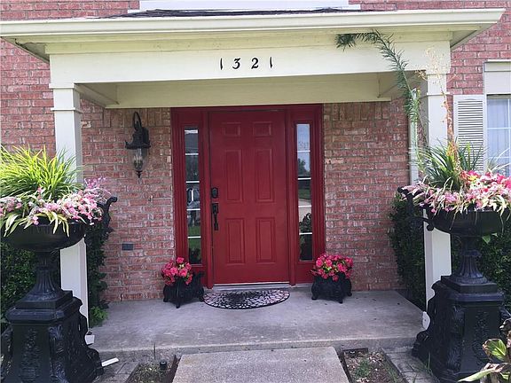 2nd image of 1321 Woodthorpe Dr
