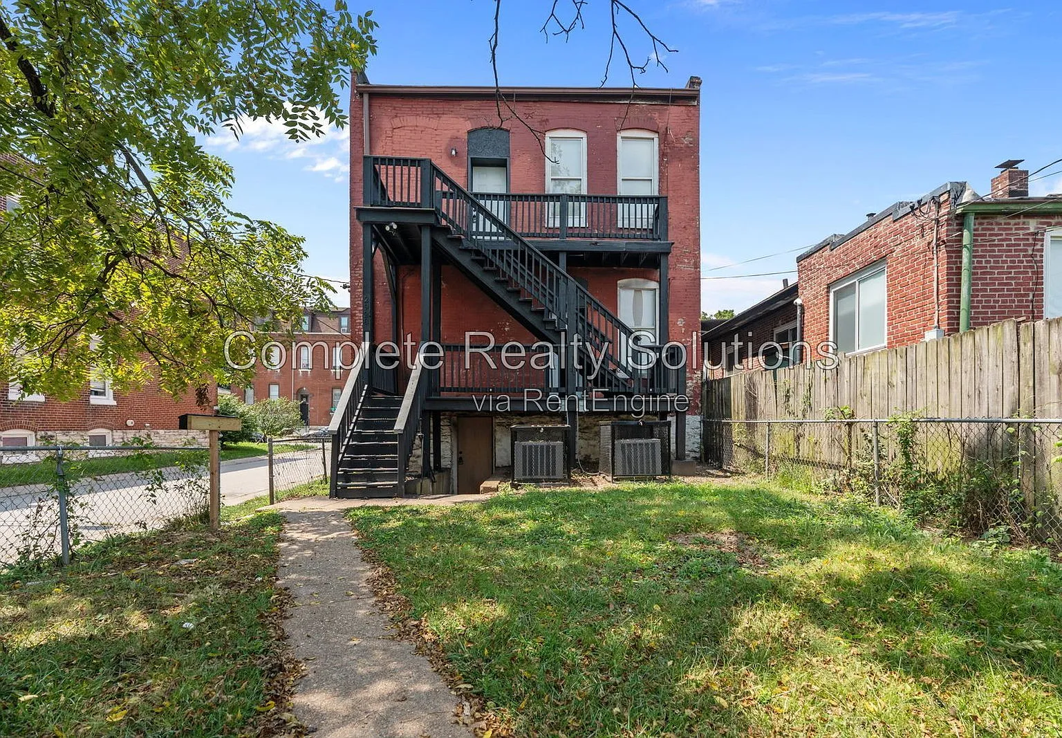 3 bed, 1.0 bath, 1000 sqft, $1,200 — Photo 4