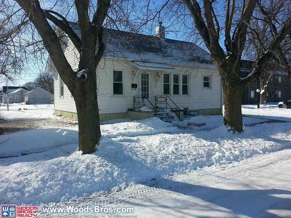 1st image of 224 E 2nd St