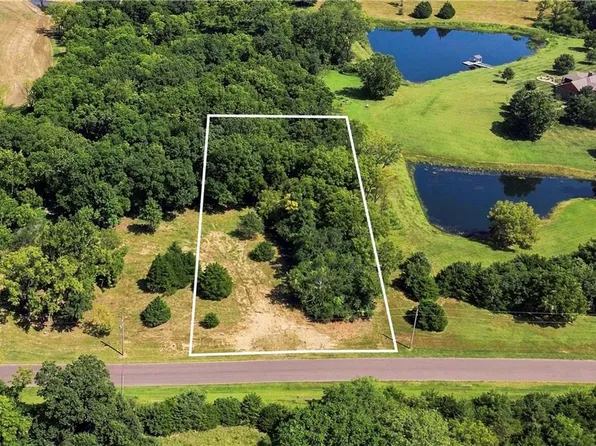 7 178th St, Tonganoxie, KS 66086