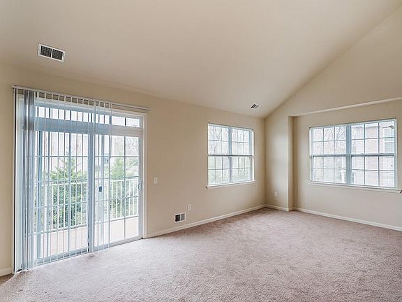 5th image of 405 Juniper Ct #405