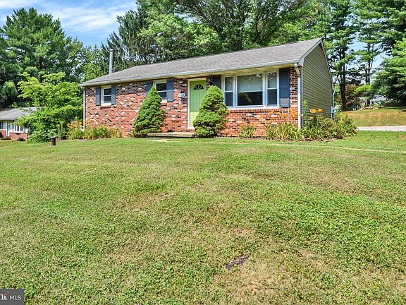 2nd image of 2504 Fairmount Rd