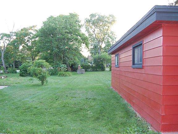 4th image of 15449 Leclaire Ave