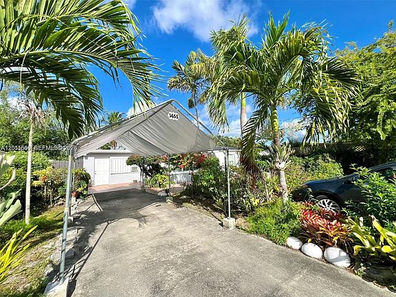 4th image of 1465 SW 28th Way