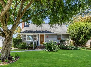 19 Timber Rd, Glen Cove, NY 11542