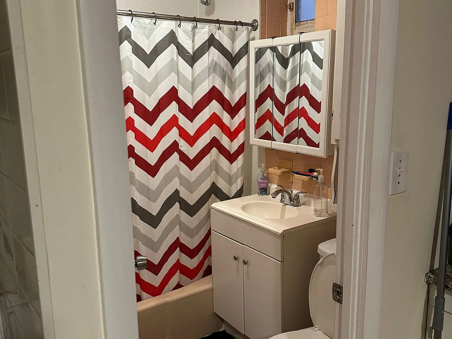 2 bed, 1000 sqft, $2,600 — Photo 4