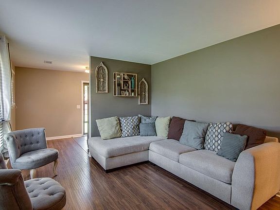 3rd image of 559 Lockwood Dr