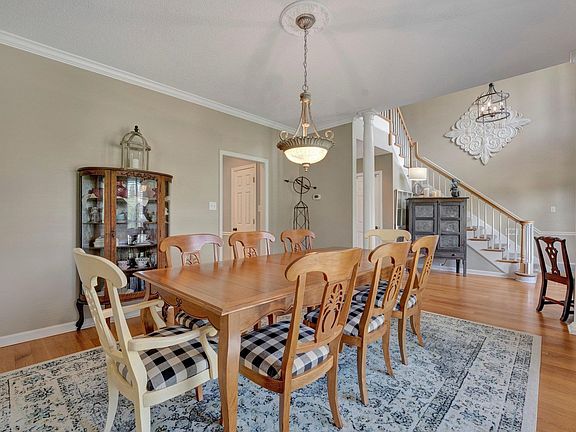 5th image of 647 Weston Dr