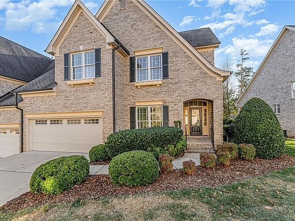 2nd image of 5 Linden Ln