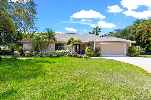 3074 NE Loquat Ln Photo 1