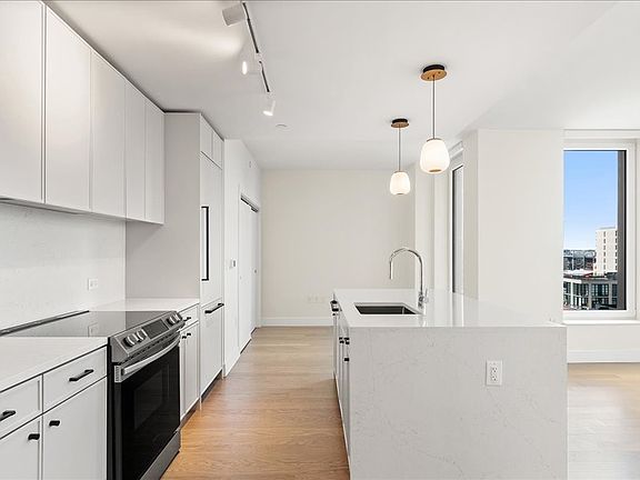 3rd image of 420 Carroll St #503
