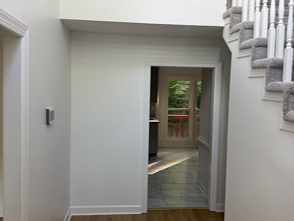 3rd image of 6 Spring Oak Ct