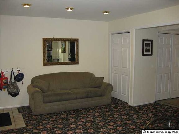 5th image of 172 Tudor Ct