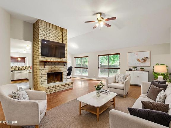 3rd image of 409 Kathleen Ln