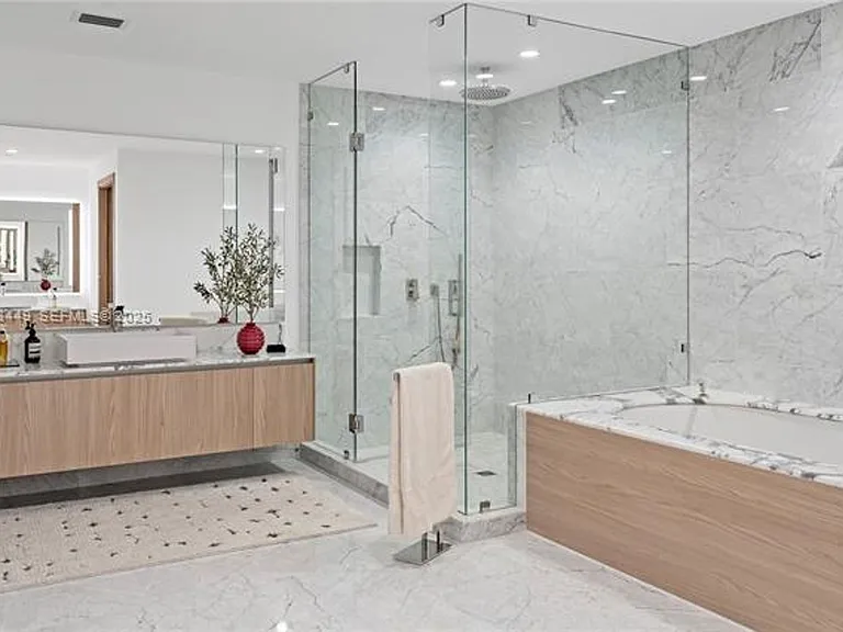 1135 103rd St #Penthouse 2 — Photo 10