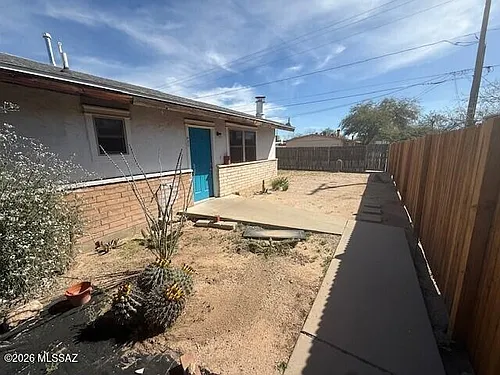 2512 E Eastland St Photo 1