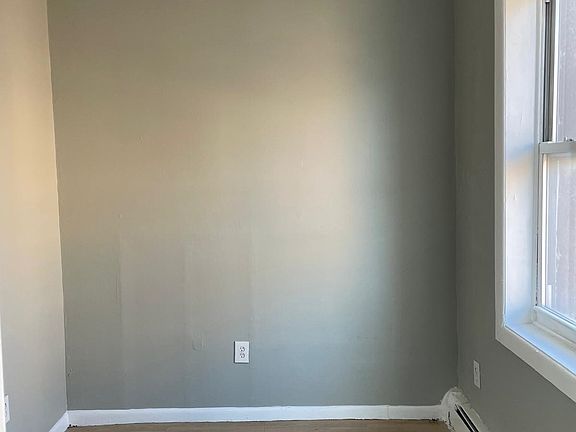3rd image of 5 Graham St Floor 1