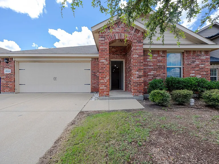 2544 Saldana Dr — Photo 2