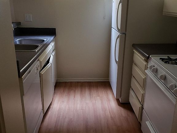 3rd image of 757 S Kingsley Dr APT 5