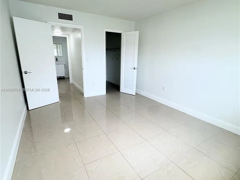 8110 Sunrise Lakes Blvd #307 — Photo 9