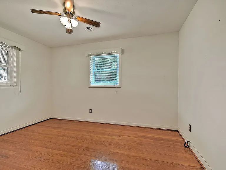 208 Hogan Ave — Photo 9