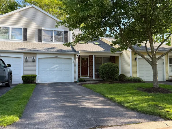 20 Walnut Cir, Webster, NY 14580