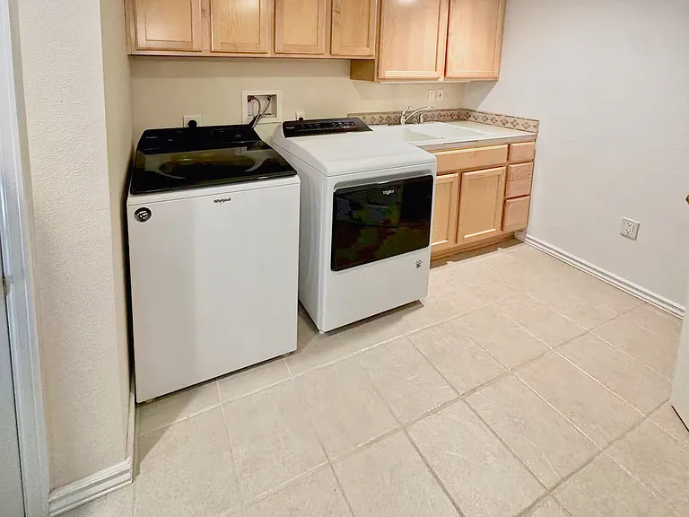 1243 S Akron Way — Photo 22
